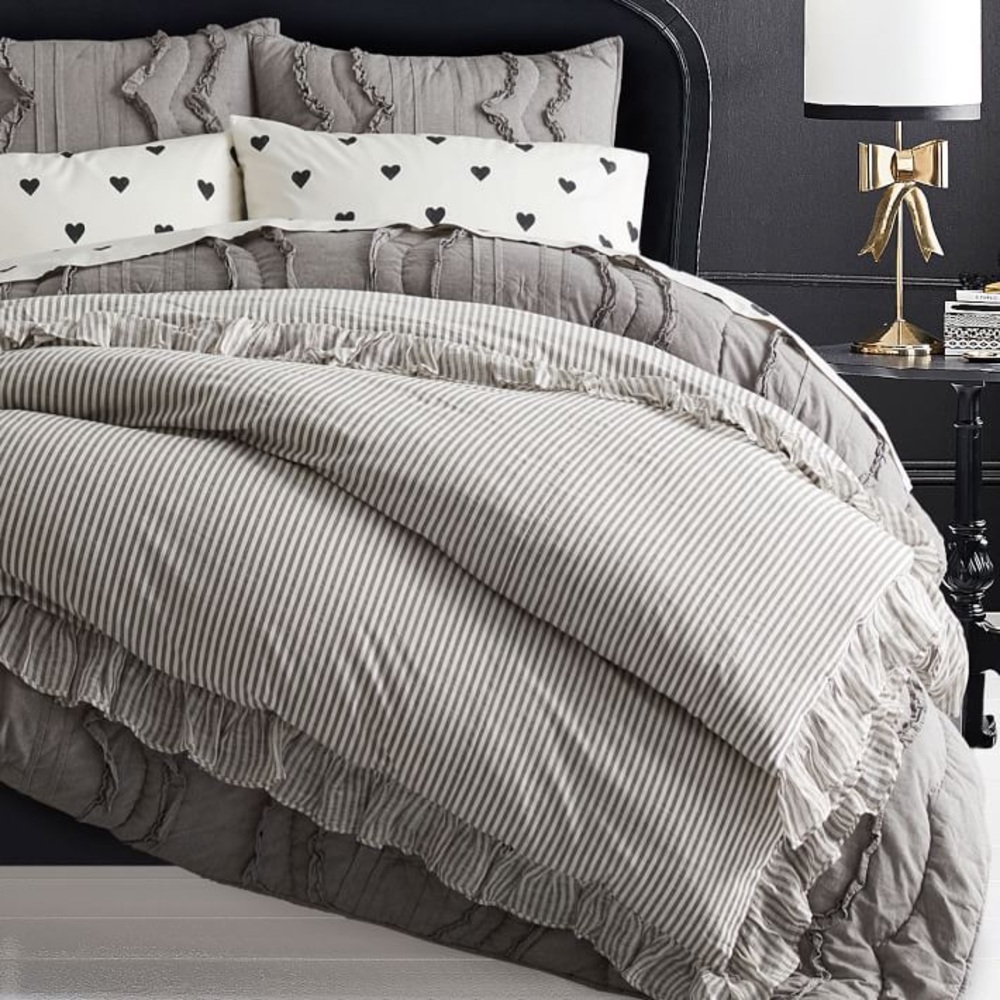 SOLDPotteryBarn Emily&Meritt Ruffle Stripe Duvet Full/Queen